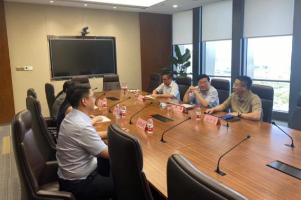 情系职工沁人心——苏豪控股集团副总裁周谦赴上海分支机构送清凉